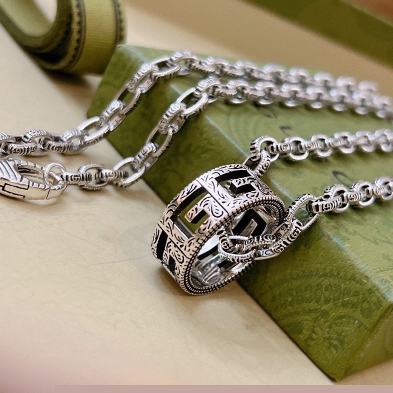 G*u*i necklaces